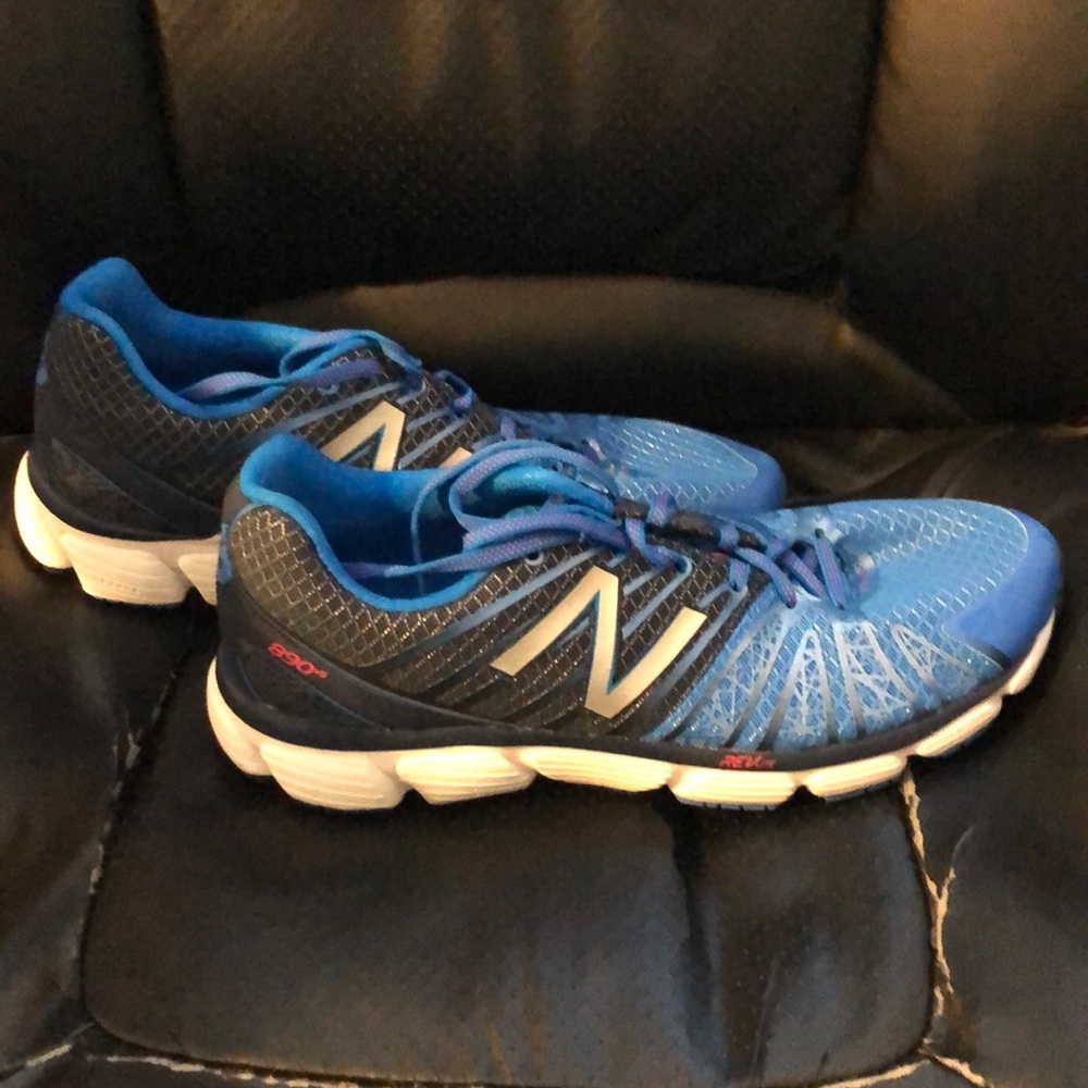 Men’s 10.5 New Balance 890v5 Running Shoes.